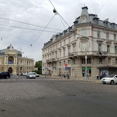 Apartmens Near Opera House Odesa Exterior photo