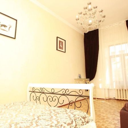 Apartmens Near Opera House Odesa Exterior photo