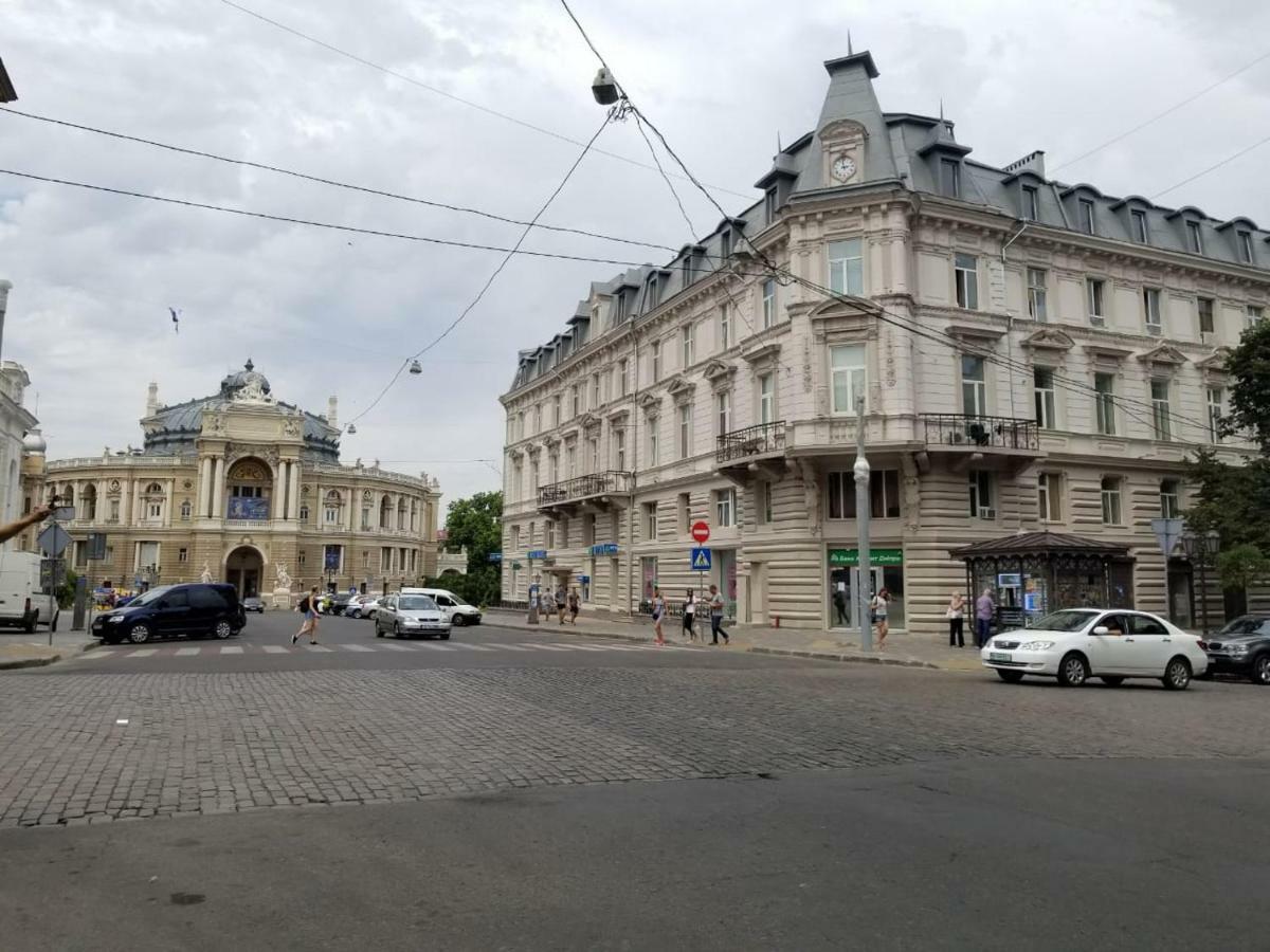 Apartmens Near Opera House Odesa Exterior photo