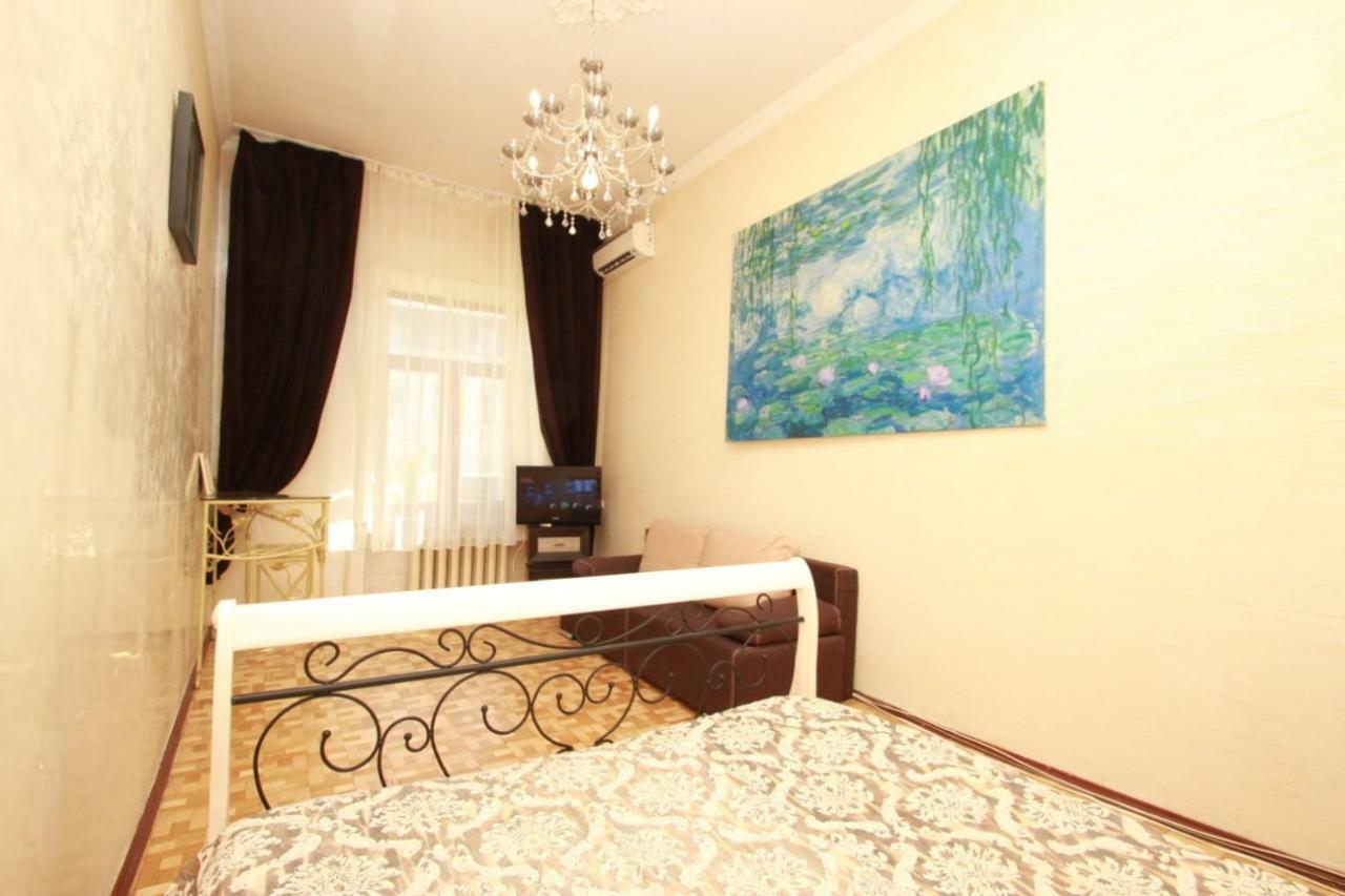 Apartmens Near Opera House Odesa Room photo