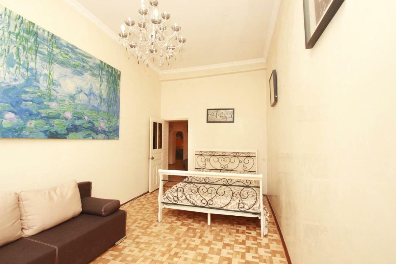 Apartmens Near Opera House Odesa Exterior photo