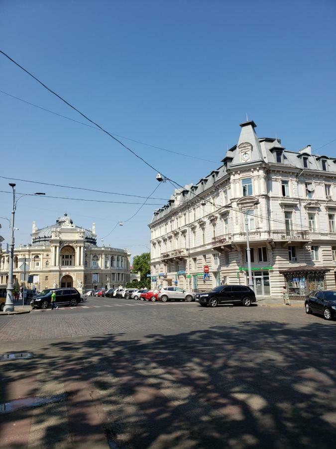 Apartmens Near Opera House Odesa Exterior photo